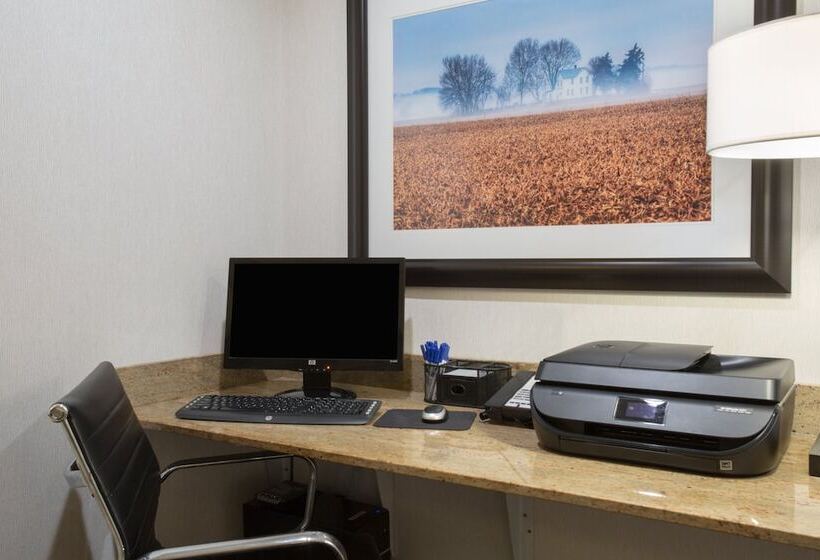 Holiday Inn Express Hotel & Suites Concordia Us 81, An Ihg