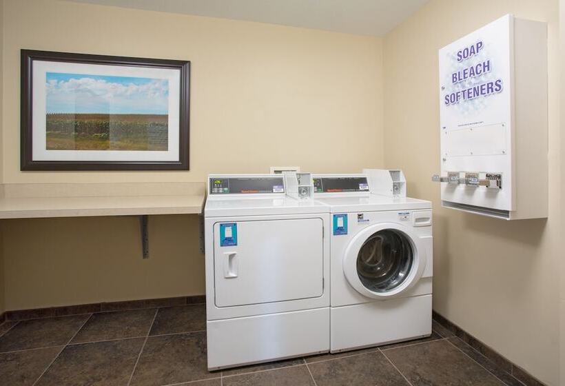 Holiday Inn Express Hotel & Suites Concordia Us 81, An Ihg