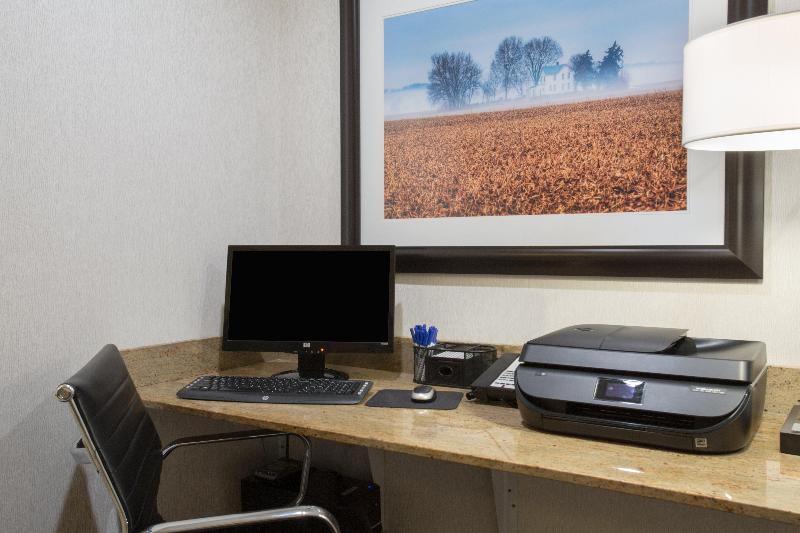 Holiday Inn Express Hotel & Suites Concordia Us 81, An Ihg