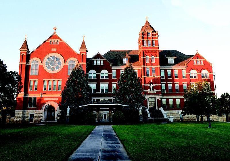 Holiday Inn Express Hotel & Suites Concordia Us 81, An Ihg