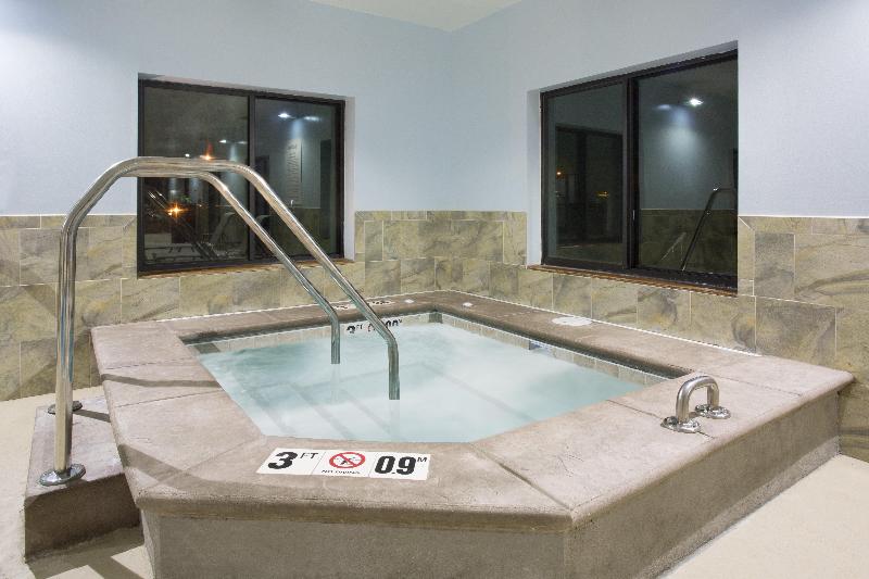 Holiday Inn Express Hotel & Suites Concordia Us 81, An Ihg