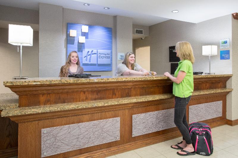 Holiday Inn Express Hotel & Suites Concordia Us 81, An Ihg
