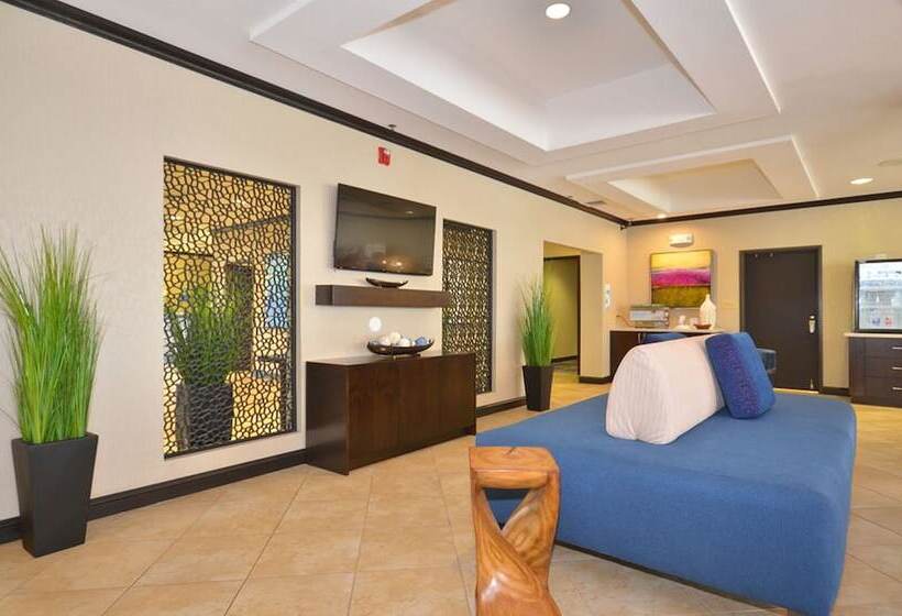 فندق Holiday Inn Express & Suites Farmington By Ihg