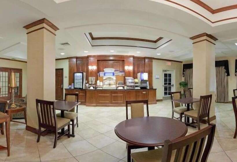 فندق Holiday Inn Express & Suites Farmington By Ihg