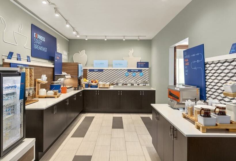 Holiday Inn Express Hotel & Suites Fort Myers East   The Forum, An Ihg