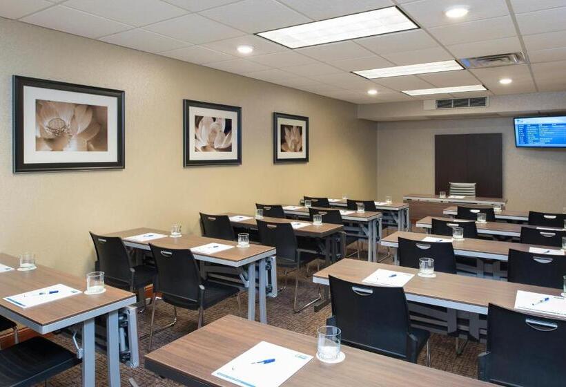 Holiday Inn Express Hotel & Suites Grand Rapids North, An Ihg