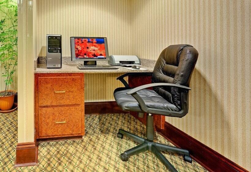 فندق Holiday Inn Express & Suites   Greenwood By Ihg
