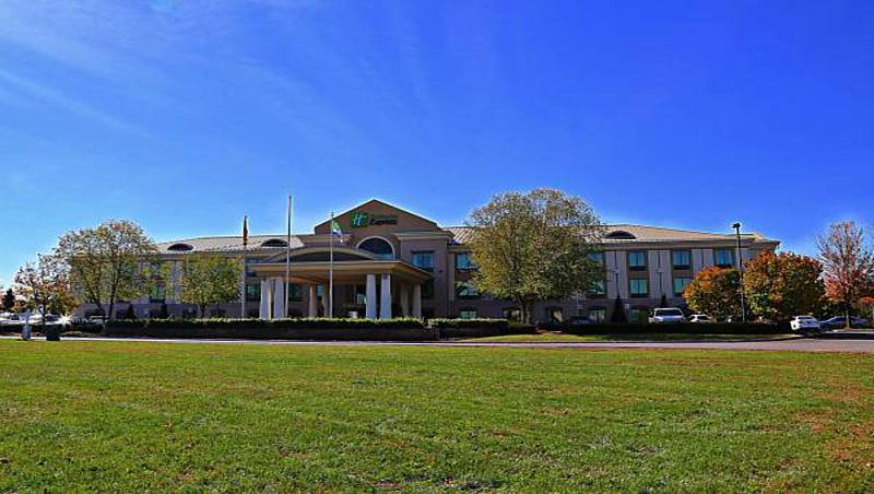 Holiday Inn Express Hotel & Suites Hagerstown, An Ihg