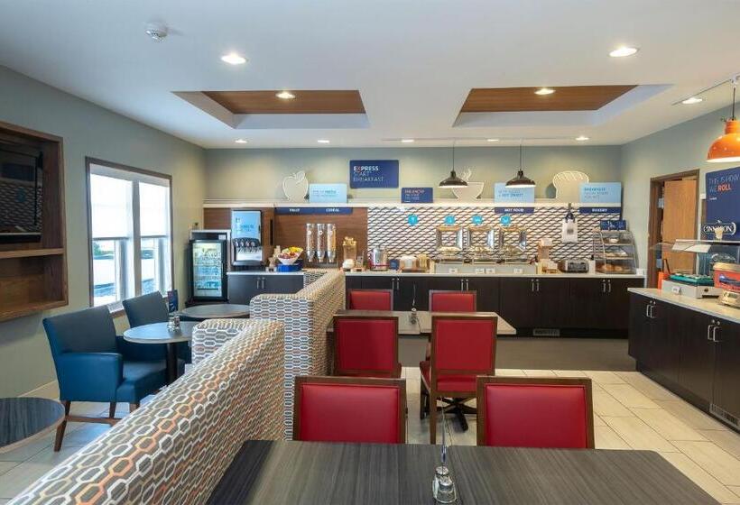 בית מלון כפרי Holiday Inn Express & Suites Iron Mountain, An Ihg