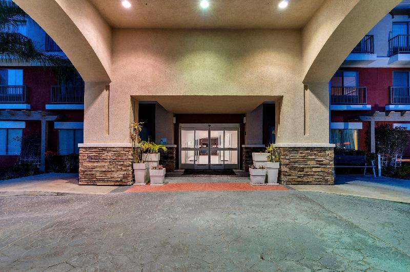 Holiday Inn Express Hotel & Suites Lake Elsinore, An Ihg
