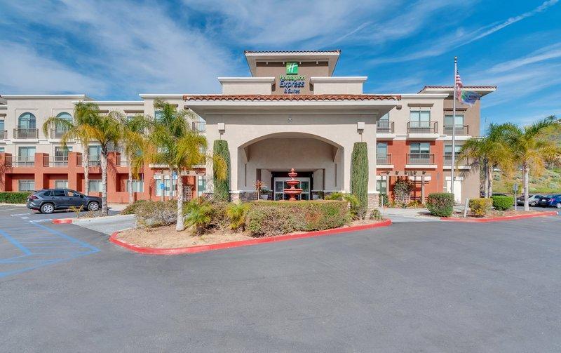 Holiday Inn Express Hotel & Suites Lake Elsinore, An Ihg