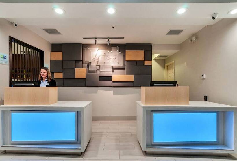 Holiday Inn Express Hotel & Suites Lake Elsinore, An Ihg
