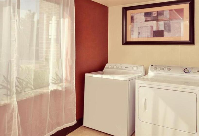 Holiday Inn Express Hotel & Suites Lincoln By Ihg