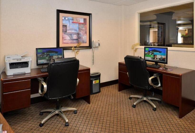 Holiday Inn Express Hotel & Suites Lincoln By Ihg