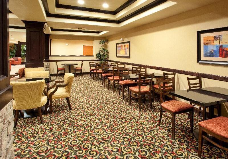 Holiday Inn Express Hotel & Suites Lincoln By Ihg
