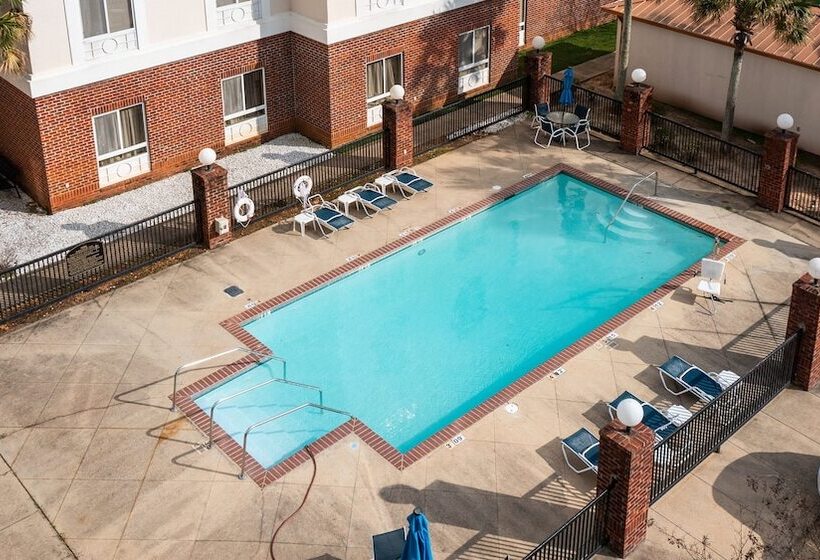 Holiday Inn Express Hotel & Suites Lucedale, An Ihg