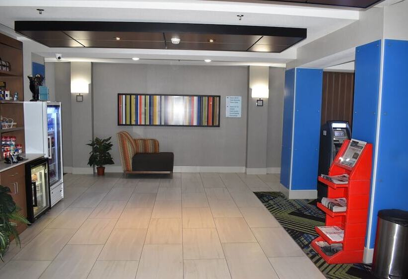 Holiday Inn Express Hotel & Suites Mcpherson, An Ihg