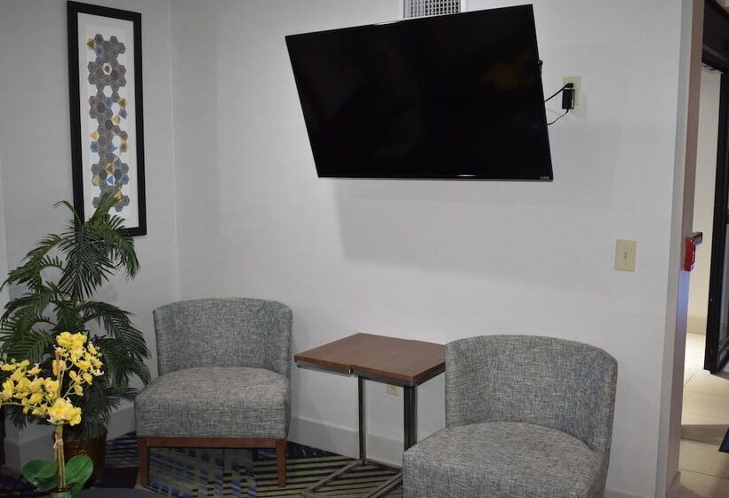 Holiday Inn Express Hotel & Suites Mcpherson, An Ihg