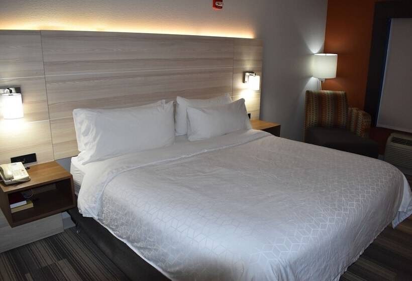 Holiday Inn Express Hotel & Suites Mcpherson, An Ihg