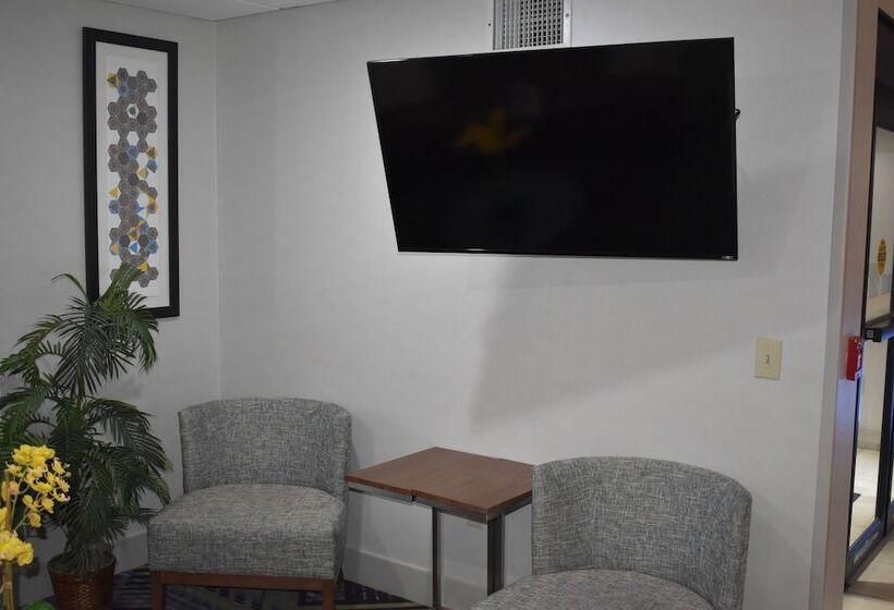 Holiday Inn Express Hotel & Suites Mcpherson, An Ihg