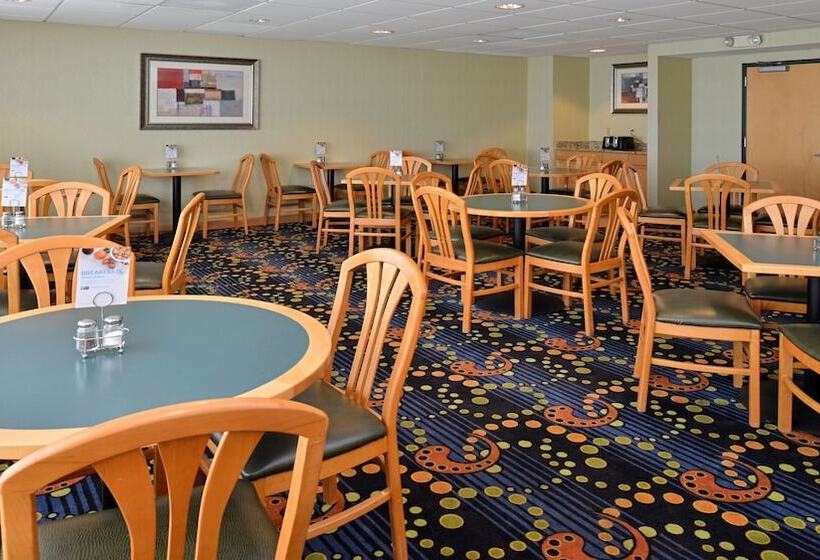 בית מלון כפרי Holiday Inn Express & Suites   Ocean City, An Ihg