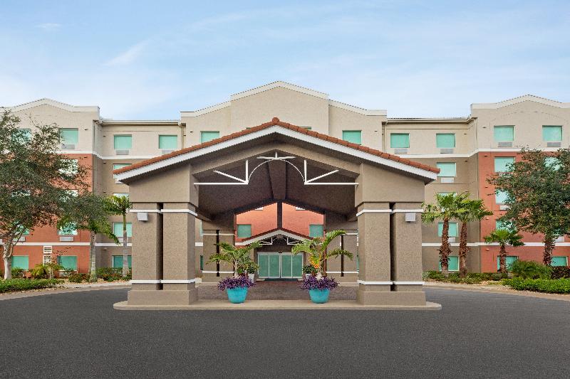 فندق Holiday Inn Express & Suites Pembroke Pines Sheridan St, An Ihg