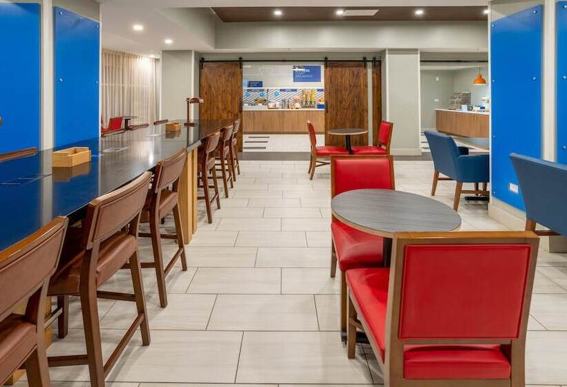 Holiday Inn Express Hotel & Suites Salisbury   Delmar, An Ihg