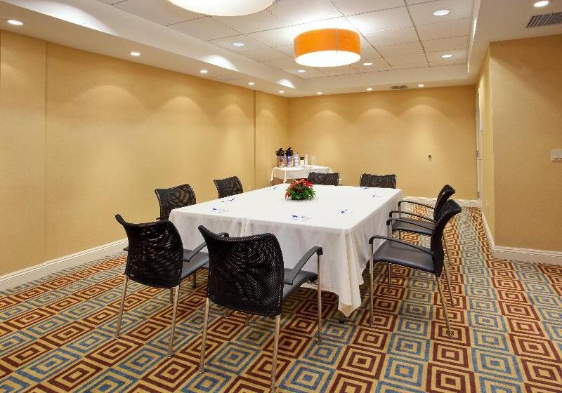 Holiday Inn Express Hotel & Suites Santa Cruz, An Ihg