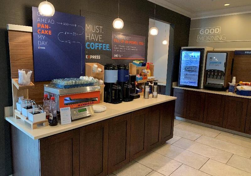 Holiday Inn Express Hotel & Suites St. Louis West O Fallon, An Ihg