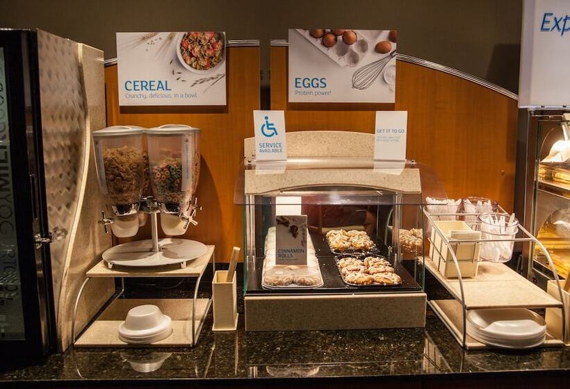 Holiday Inn Express Hotel And Suites Saint Robert, An Ihg