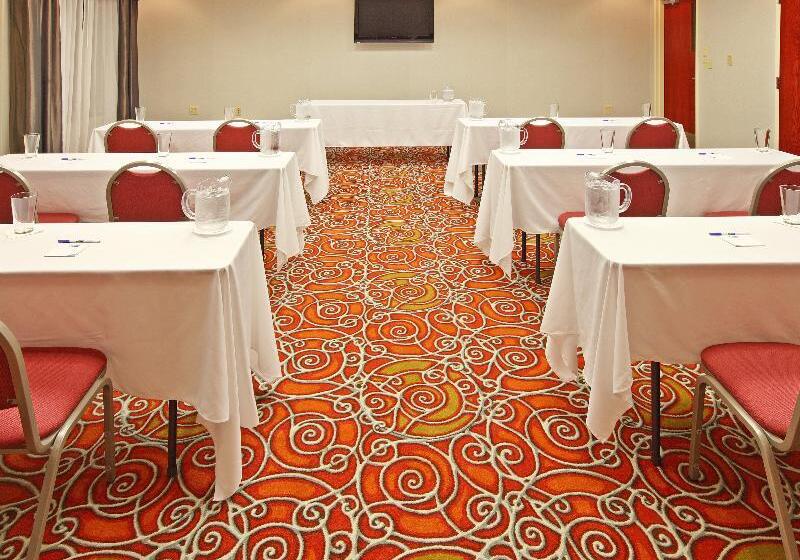 هتل Holiday Inn Express & Suites West By Ihg