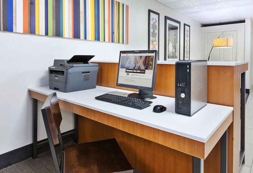 בית מלון כפרי Holiday Inn Express And Suites Three Rivers, An Ihg