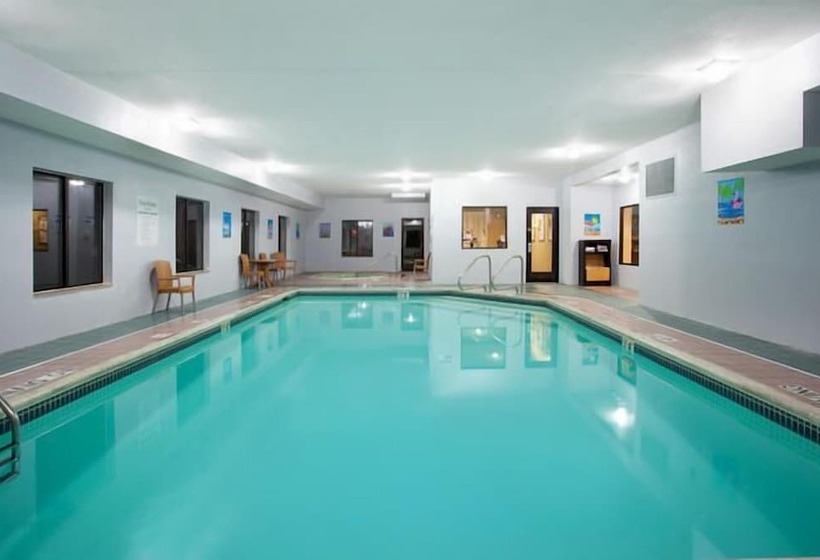 בית מלון כפרי Holiday Inn Express And Suites Three Rivers, An Ihg