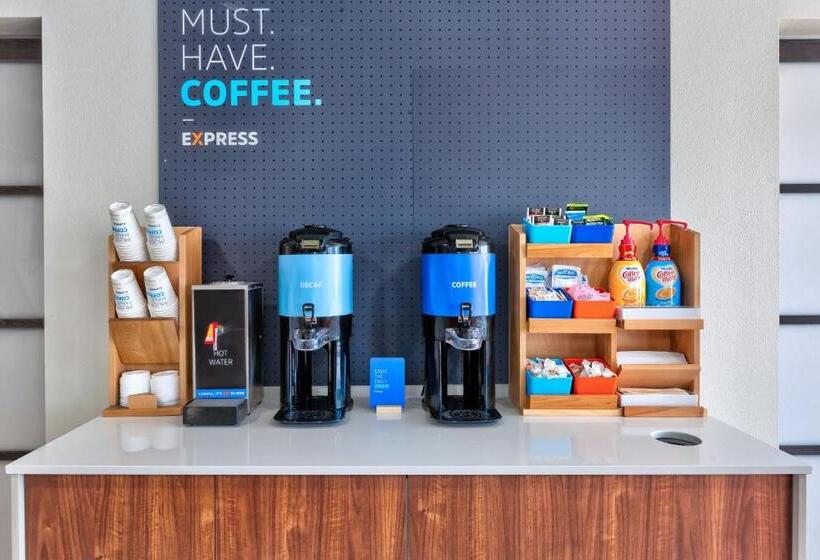 בית מלון כפרי Holiday Inn Express And Suites Three Rivers, An Ihg