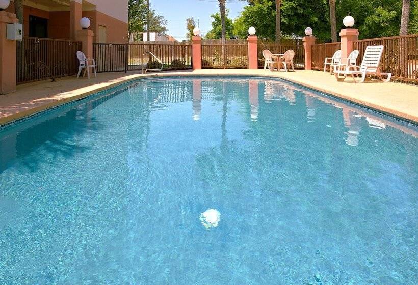 בית מלון כפרי Holiday Inn Express Biloxi Beach Blvd, An Ihg