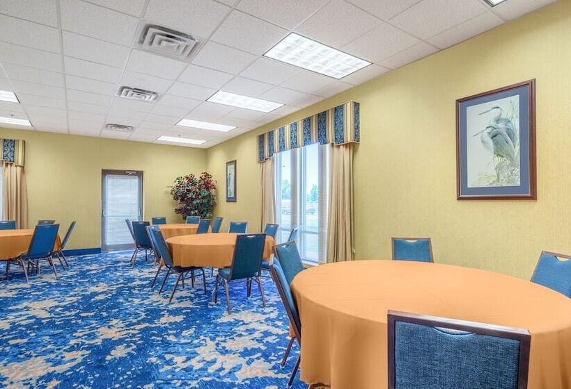 בית מלון כפרי Holiday Inn Express Cambridge, An Ihg