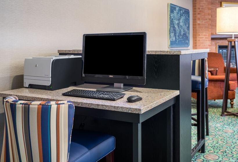 בית מלון כפרי Holiday Inn Express Cambridge, An Ihg