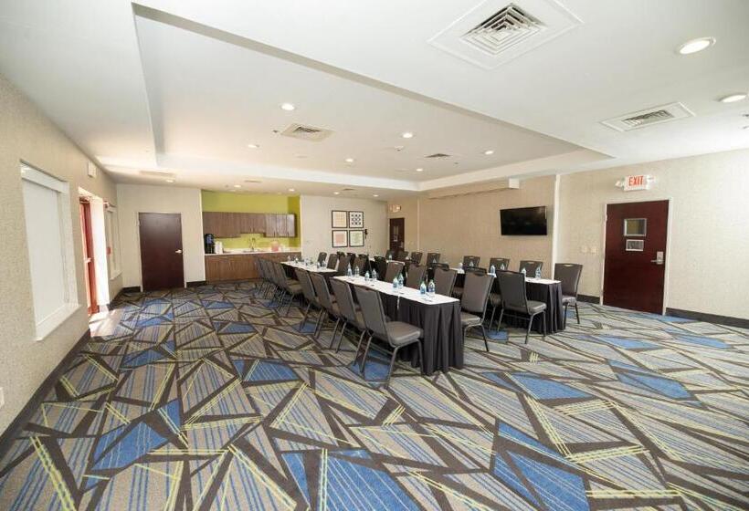 Holiday Inn Express Hotel & Suites Clinton, An Ihg