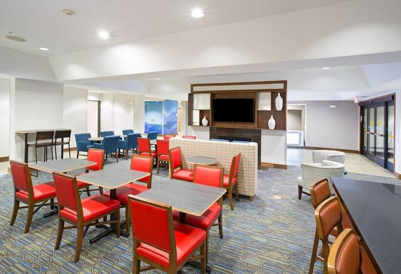 فندق Holiday Inn Express Kansas City   At The Legends!, An Ihg