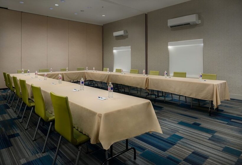 בית מלון כפרי Holiday Inn Express Lawrence, An Ihg