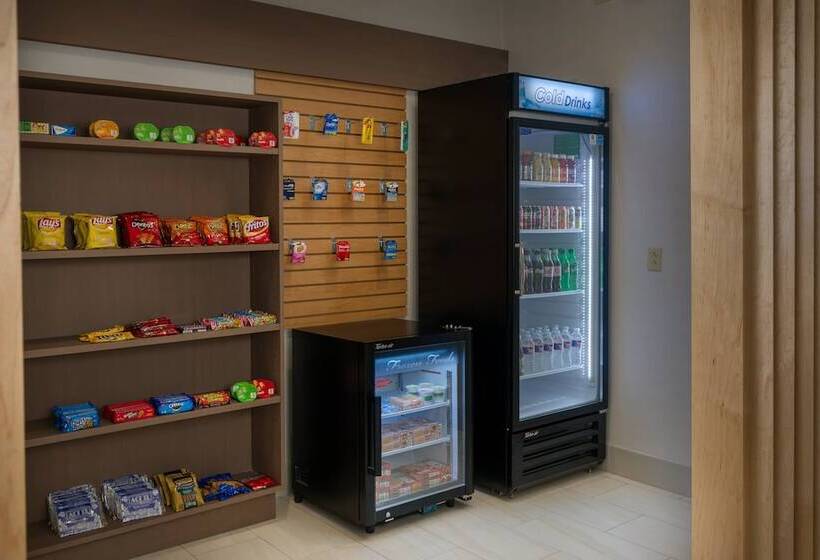 בית מלון כפרי Holiday Inn Express Lawrence, An Ihg