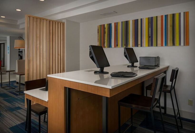 בית מלון כפרי Holiday Inn Express Lawrence, An Ihg