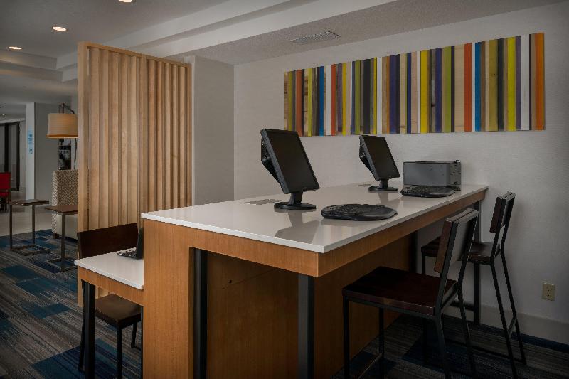 בית מלון כפרי Holiday Inn Express Lawrence, An Ihg