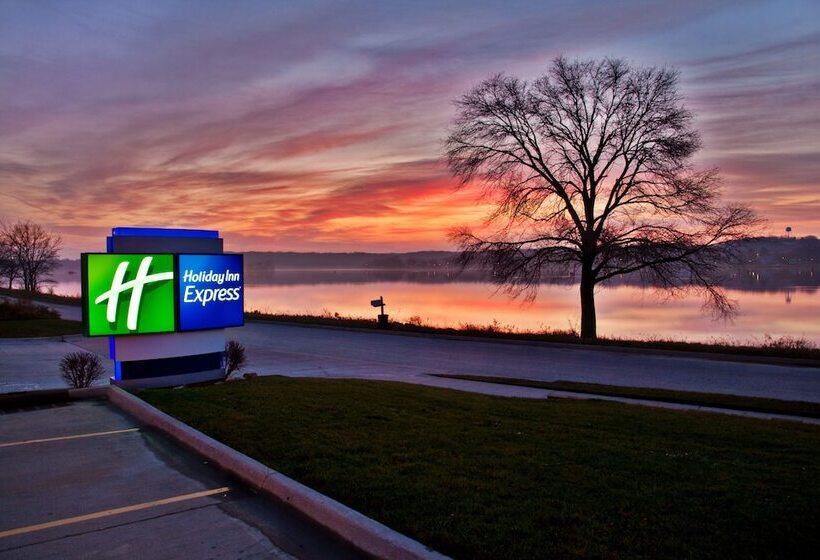 호텔 Holiday Inn Express Le Claire Riverfront Davenport, An Ihg