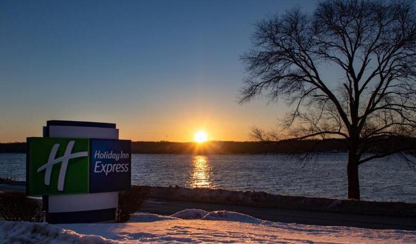 호텔 Holiday Inn Express Le Claire Riverfront Davenport, An Ihg