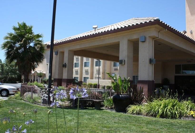 בית מלון כפרי Holiday Inn Express Madera, An Ihg