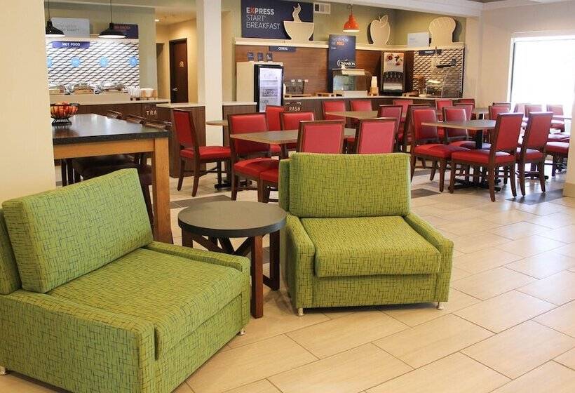 ホテル Holiday Inn Express Osage Beach   Lake Of The Ozarks, An Ihg