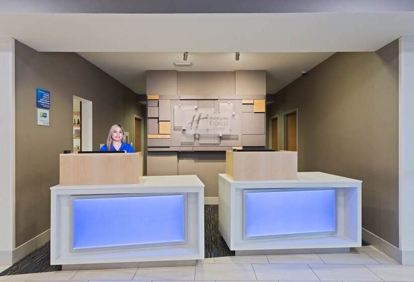 فندق Holiday Inn Express & Suites Tavares, An Ihg