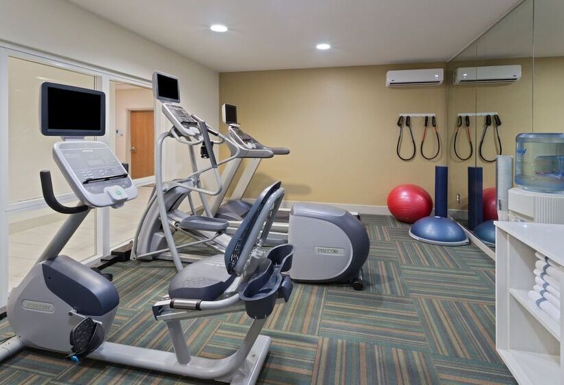 فندق Holiday Inn Express & Suites Tavares, An Ihg