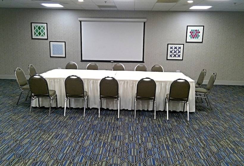 בית מלון כפרי Holiday Inn Express & Suites Tracy, An Ihg
